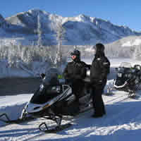 Photo snowmobilers