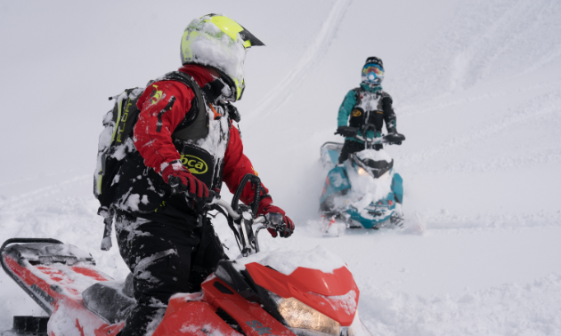 (L to R) Curtis Pawliuk (red) and Marshall Dempster (teal) of Frozen Pirate Snow Services had an exceptional day riding in Valemount’s Allan Creek.