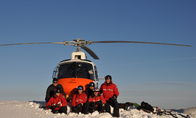 Avalanche staff at Kootenay Pass with pilot Wendell Maki from Kootenay Valley Helicopters. (L to R) Wendell Maki, Orry Grant, Mark Talbot, Alex Richardson, Randy Boardman. 