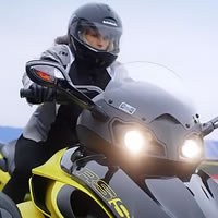 Photo Danica Patrick test driving a Can-Am Spyder