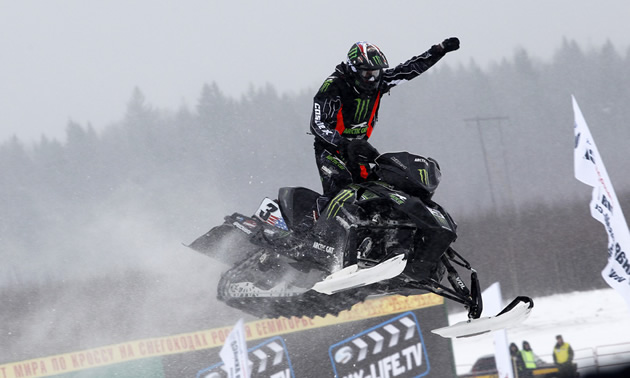 Photo man on snowmobile