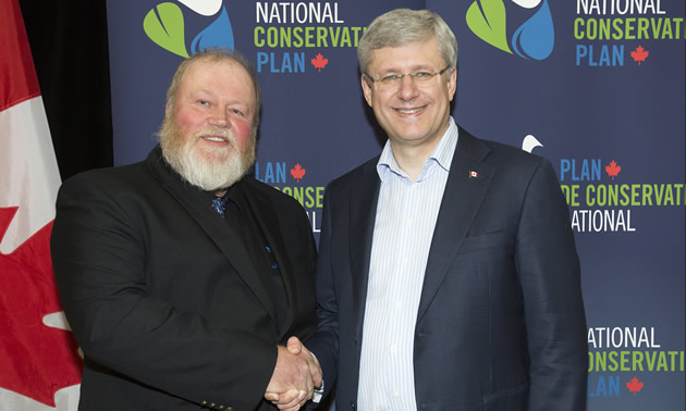 CCSO President from PEI Dale Hickox (L) and Prime Minister Stephen Harper