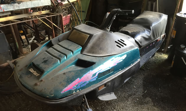 A 1994 Ski-Doo Safari Deluxe, a dusty relic from back in the day. 