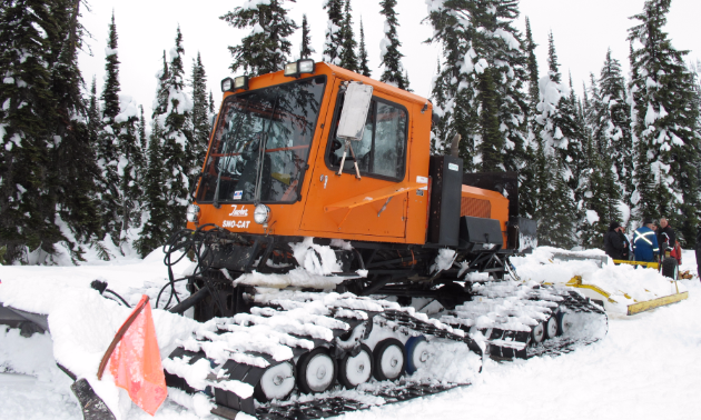 A SnoCat grooming machine