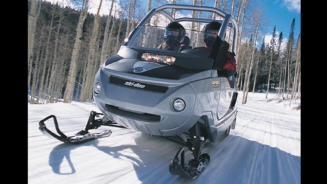 Picture of the 2005 Ski-Doo Elite, a two-seater snowmobile. 
